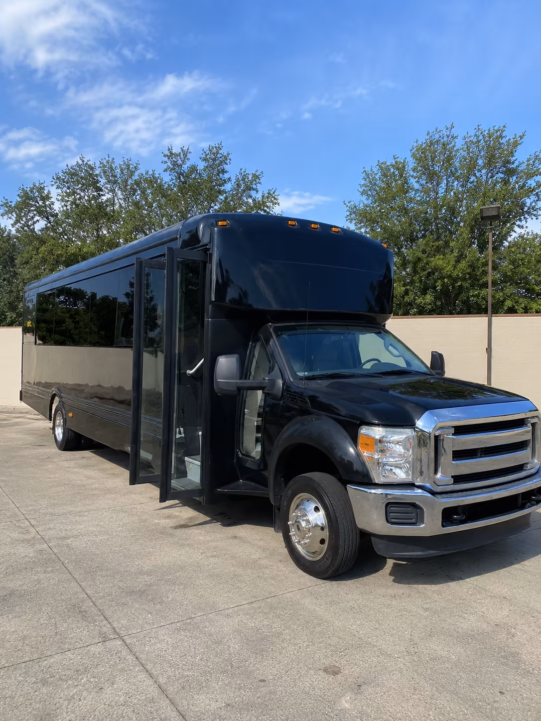tyler 20 passenger party bus